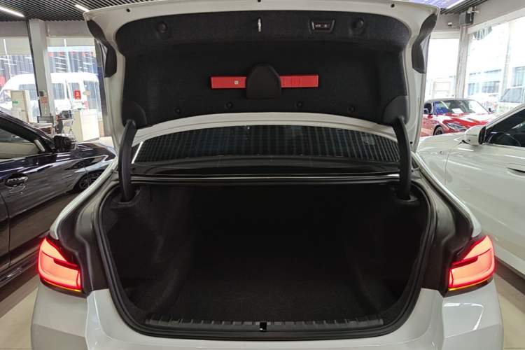 Used BMW 5 Series 2022 Second Facelift 525Li M Sport Package Trunk