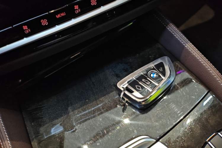 Used BMW 5 Series 2022 Restyled 525Li M Sport Package Vehicle Key