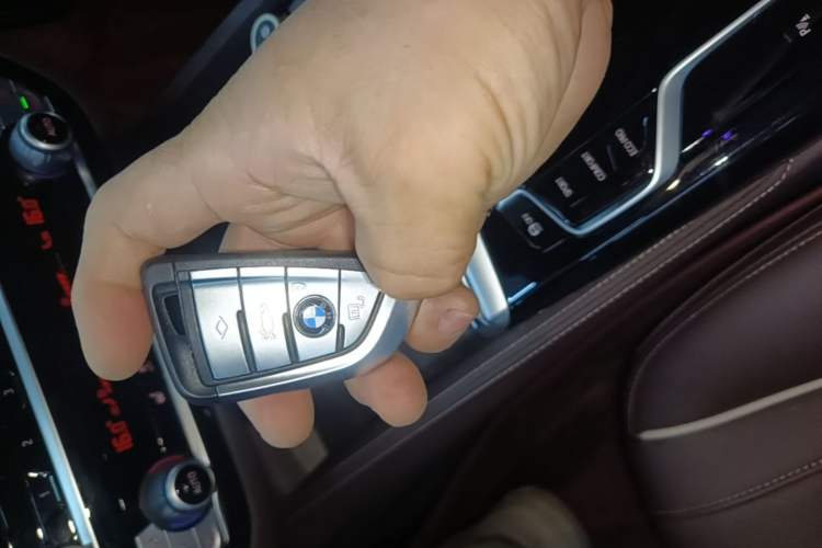 Used BMW 5 Series 2022 Updated 530Li Leading Edition Luxury Package Vehicle Key