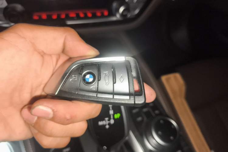 Used BMW 5 Series 2022 Second Facelift 530Li Luxury Version M Sport Package Vehicle Key