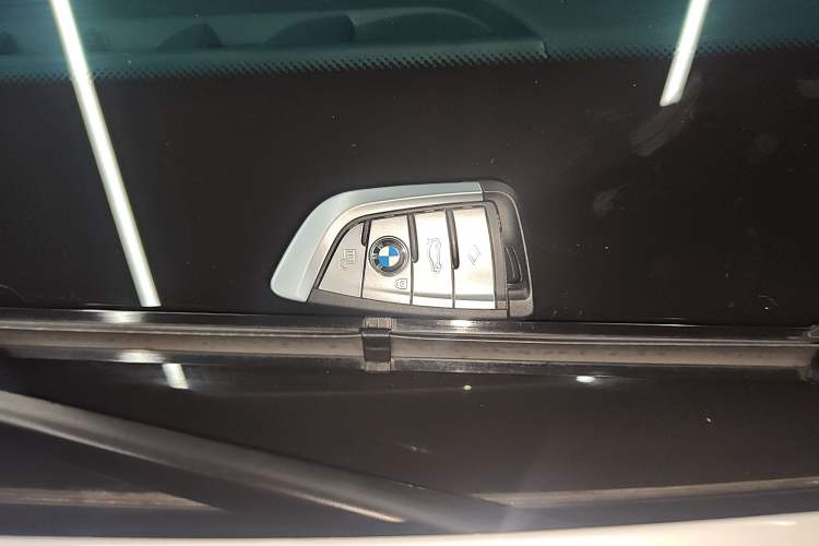 Used BMW 5 Series 2022 Restyled 530Li Leading Edition M Sport Package Vehicle Key
