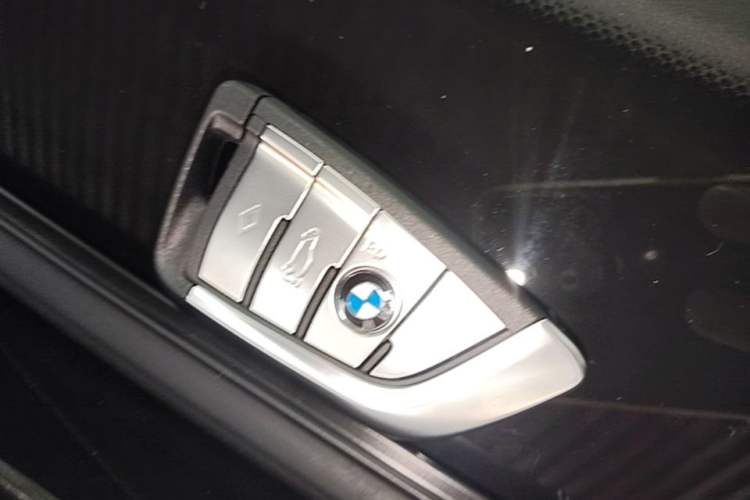 Used BMW 5 Series 2022 Second Facelift 530Li Luxury Version M Sport Package Vehicle Key