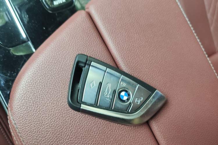 Used BMW 5 Series 2022 Restyled 525Li M Sport Package Vehicle Key
