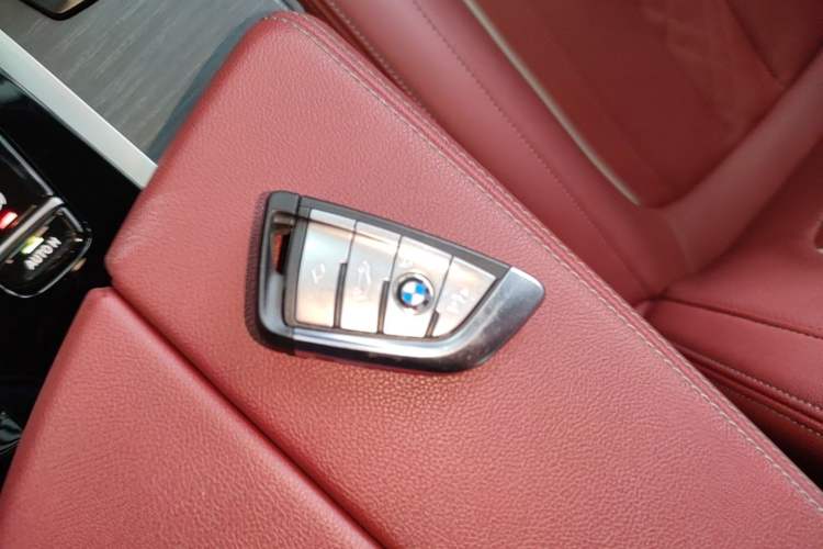 Used BMW 5 Series 2022 Second Facelift 530Li Luxury Version M Sport Package Vehicle Key
