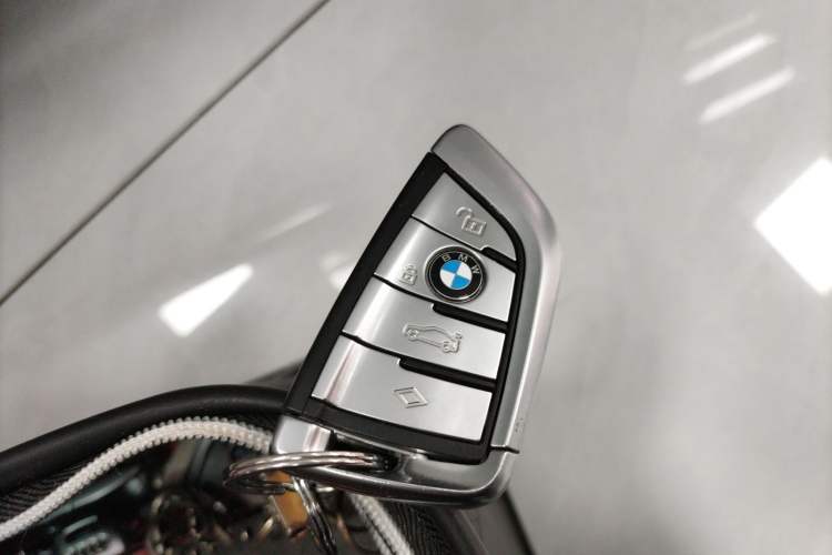 Used BMW 5 Series 2022 Second Facelift 530Li Luxury Edition Premium Package Vehicle Key