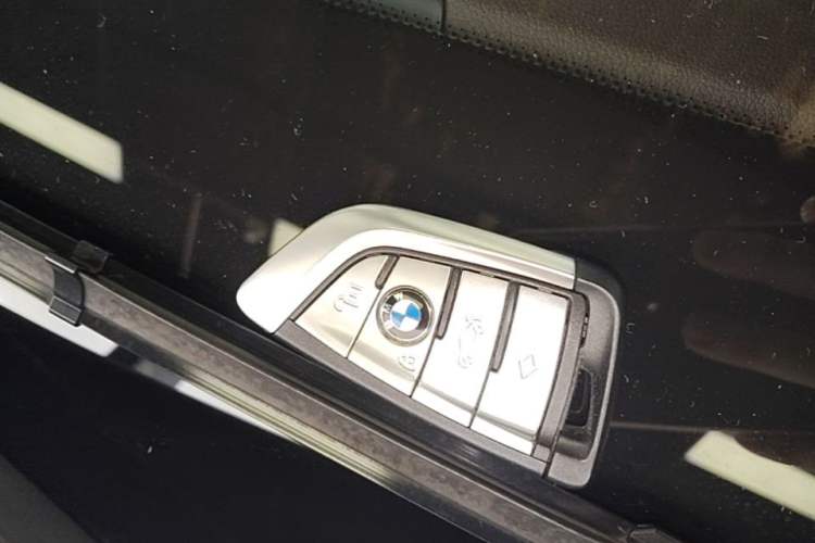 Used BMW 5 Series 2022 Restyled 525Li M Sport Package Vehicle Key