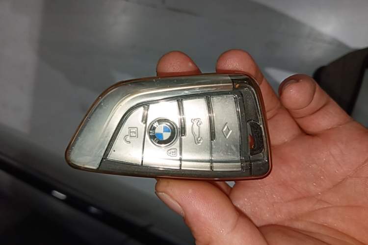 Used BMW 5 Series 2022 Restyled 530Li Leading Edition M Sport Package Vehicle Key