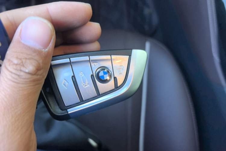 Used BMW 5 Series 2022 Restyled 530Li Leading Edition M Sport Package Vehicle Key