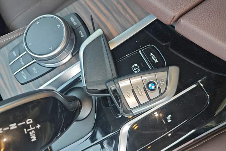 Used BMW 5 Series 2022 Updated 530Li Leading Edition Luxury Package Vehicle Key