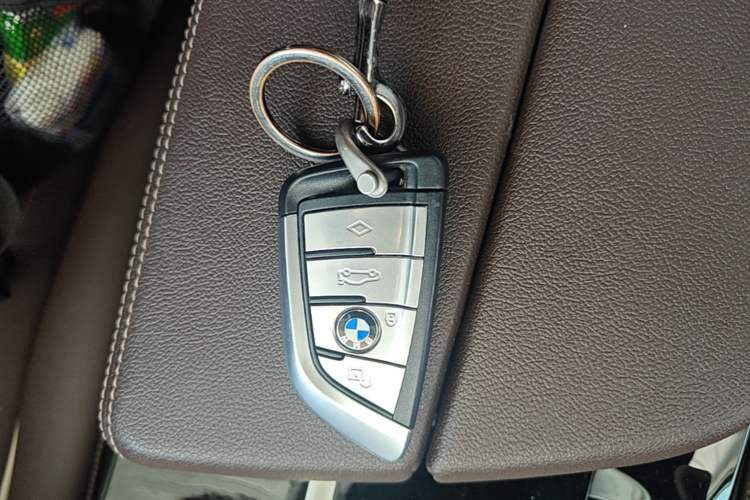 Used BMW 5 Series 2022 Restyled 525Li M Sport Package Vehicle Key