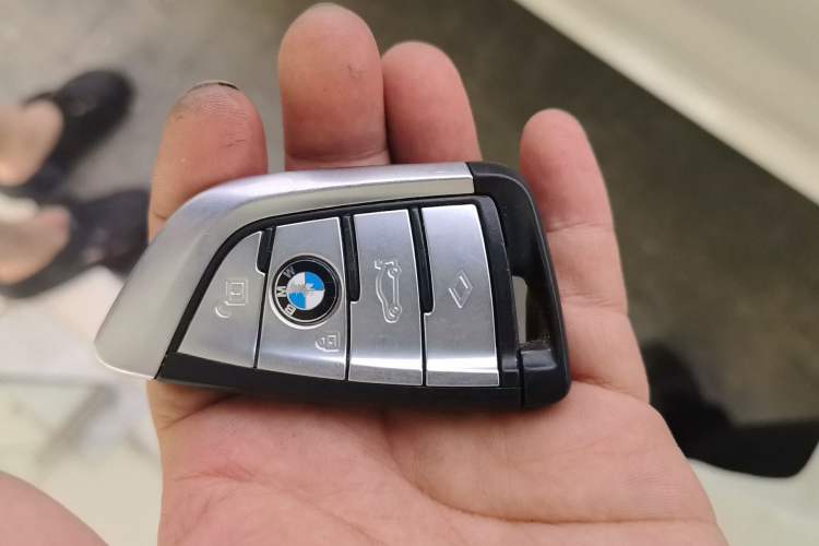 Used BMW 5 Series 2022 Restyled 530Li Leading Edition M Sport Package Vehicle Key