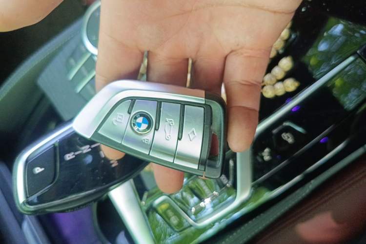 Used BMW 5 Series 2022 Second Facelift 530Li Luxury Version M Sport Package Vehicle Key