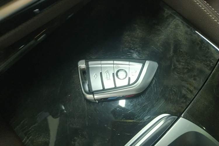 Used BMW 5 Series 2022 Restyled 525Li M Sport Package Vehicle Key