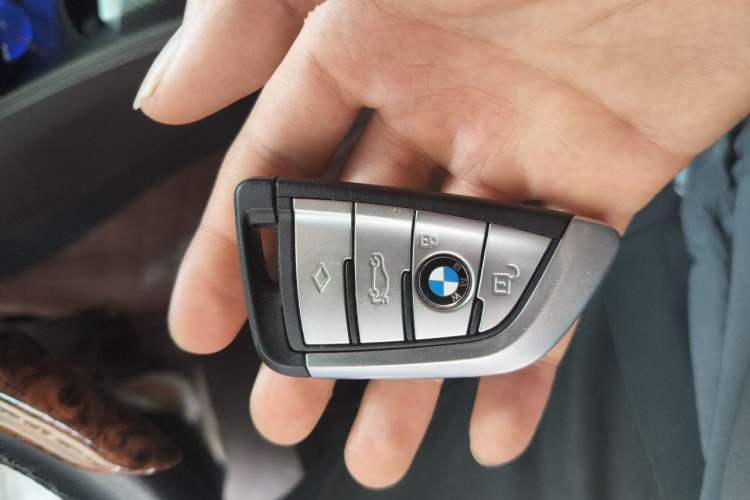 Used BMW 5 Series 2022 Updated 530Li xDrive Luxury Package Vehicle Key