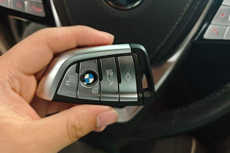 Used BMW 5 Series 2022 Updated 530Li Leading Edition Luxury Package Vehicle Key