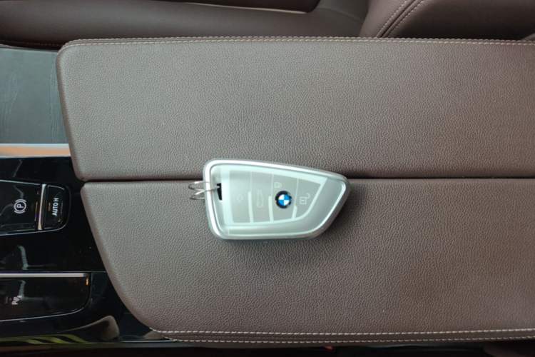 Used BMW 5 Series 2022 Restyled 530Li Leading Edition M Sport Package Vehicle Key