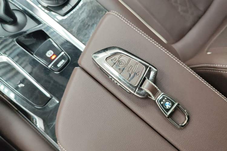 Used BMW 5 Series 2022 Restyled 525Li Luxury Package Vehicle Key