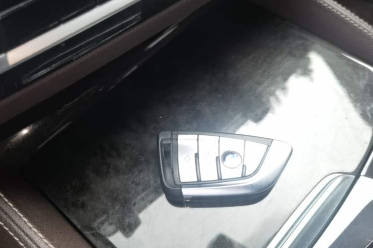 Used BMW 5 Series 2022 525Li Luxury Package Vehicle Key