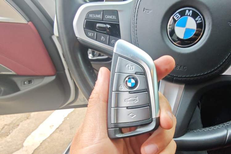 Used BMW 5 Series 2022 530Li Luxury Edition M Sport Package Vehicle Key