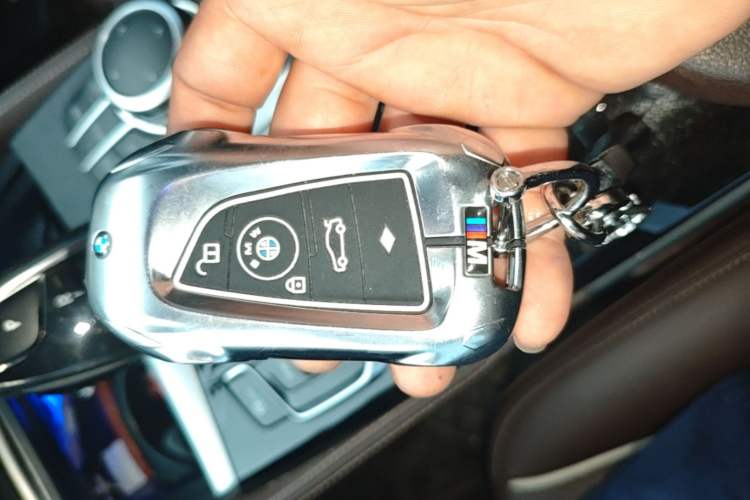 Used BMW 5 Series 2022 Restyled 530Li Leading Edition M Sport Package Vehicle Key