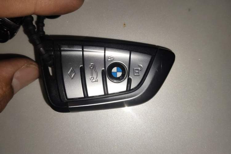 Used BMW 5 Series 2022 Second Facelift 530Li Luxury Version M Sport Package Vehicle Key