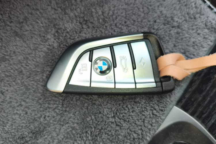 Used BMW 5 Series 2022 Restyled 530Li Luxury Edition M Sport Package Vehicle Key