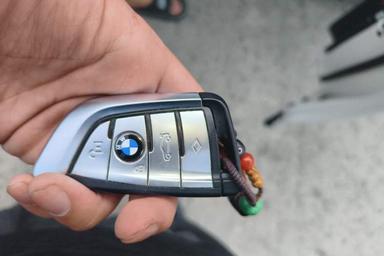 Used BMW 5 Series 2022 Restyled 530Li Leading Edition M Sport Package Vehicle Key