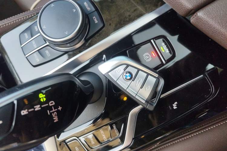 Used BMW 5 Series 2022 Restyled 525Li Luxury Package Vehicle Key