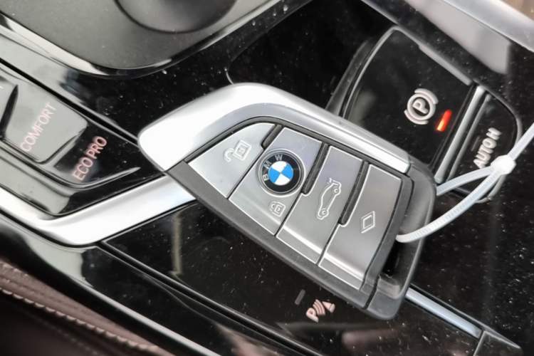 Used BMW 5 Series 2022 Restyled 530Li Leading Edition M Sport Package Vehicle Key