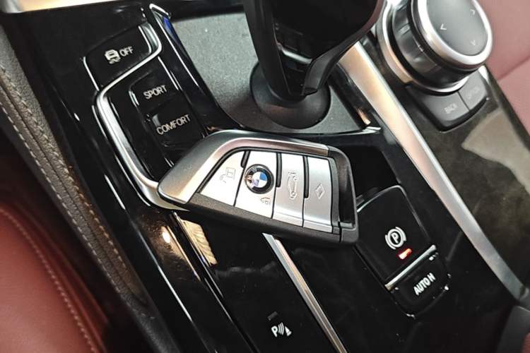 Used BMW 5 Series 2022 Restyled 530Li Leading Edition M Sport Package Vehicle Key