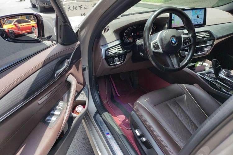 Used BMW 5 Series 2022 Updated 530Li Leading Edition Luxury Package Driver Seat