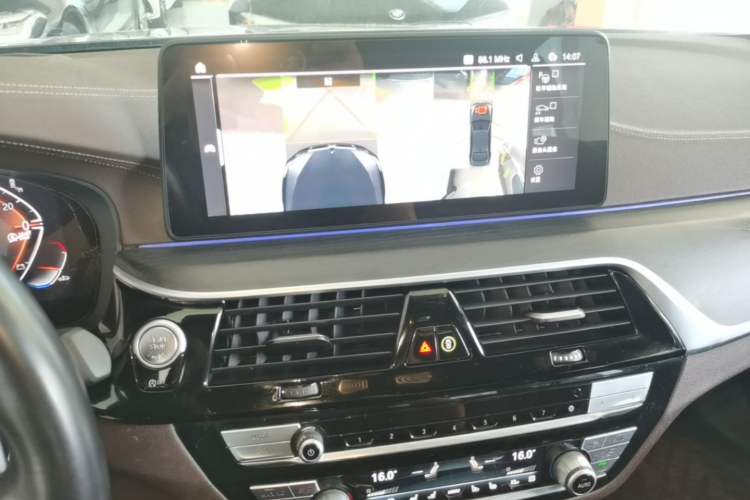 Used BMW 5 Series 2023 530Li Luxury Edition M Sport Package Audio And AC Panel