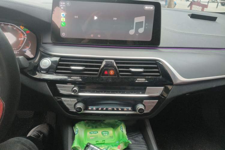 Used BMW 5 Series 2023 530Li Luxury Edition M Sport Package Audio And AC Panel