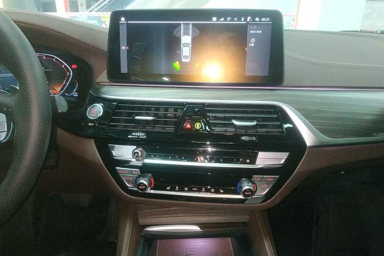 Used BMW 5 Series 2023 530Li Leading Edition Luxury Package Audio And AC Panel