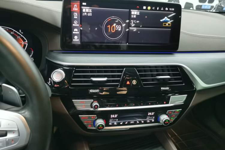 Used BMW 5 Series 2023 530Li Luxury Edition M Sport Package Audio And AC Panel