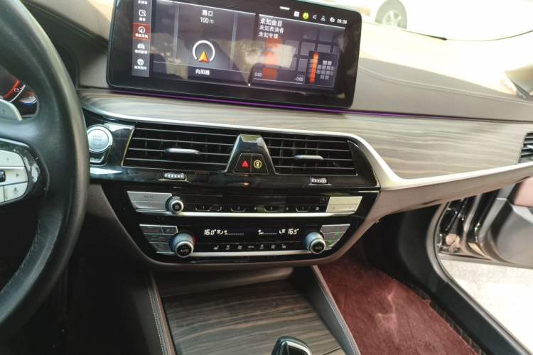Used BMW 5 Series 2023 530Li Leading Edition Luxury Package Audio And AC Panel