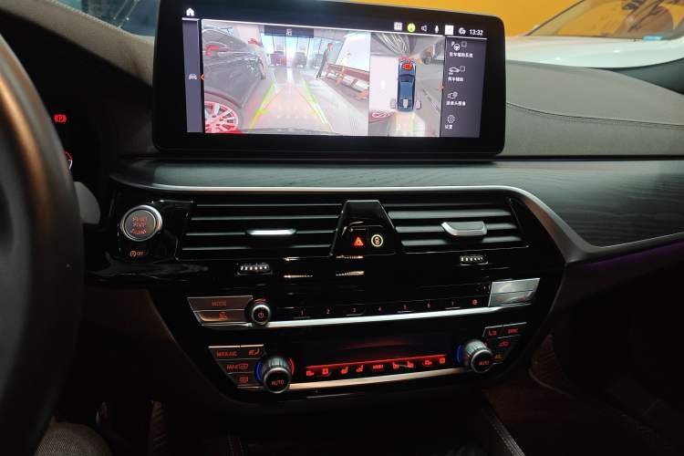 Used BMW 5 Series 2023 530Li Luxury Edition M Sport Package Audio And AC Panel