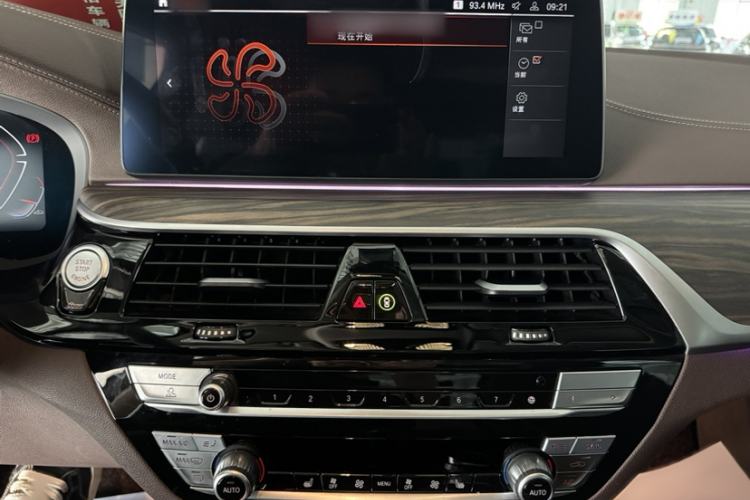 Used BMW 5 Series 2023 530Li xDrive Luxury Package Audio And AC Panel