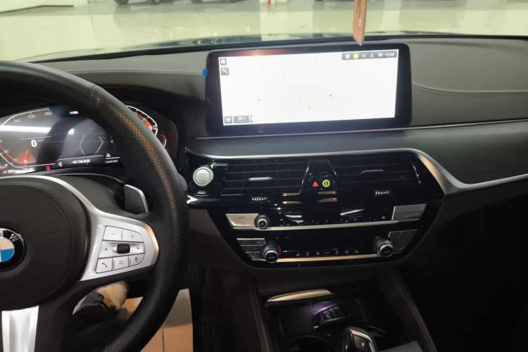 Used BMW 5 Series 2023 530Li xDrive M Sport Package Audio And AC Panel