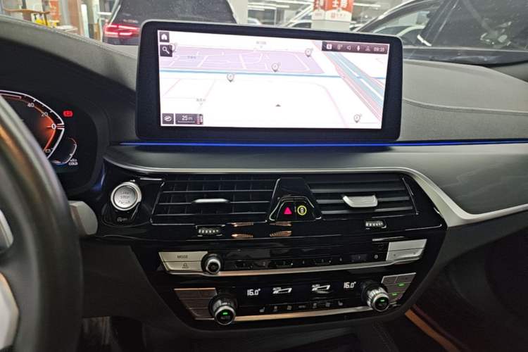 Used BMW 5 Series 2023 530Li Leading Model M Sport Package Audio And AC Panel
