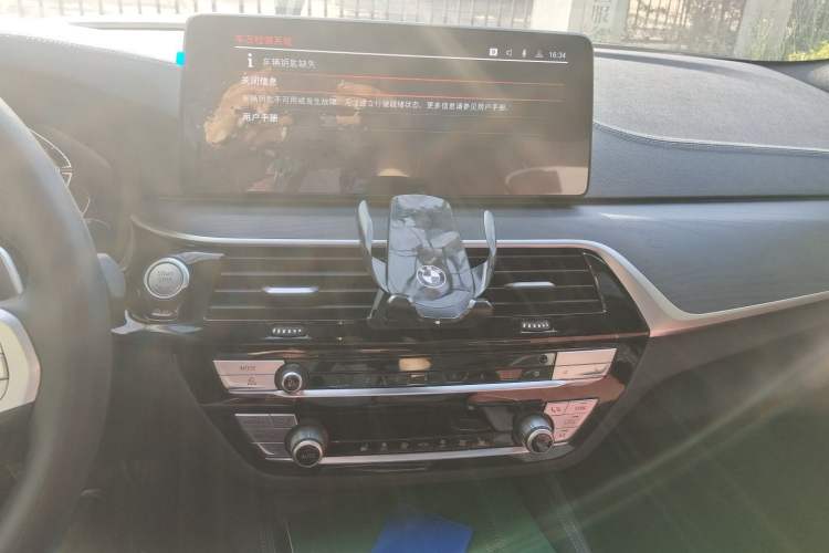 Used BMW 5 Series 2023 530Li Leading Model M Sport Package Audio And AC Panel