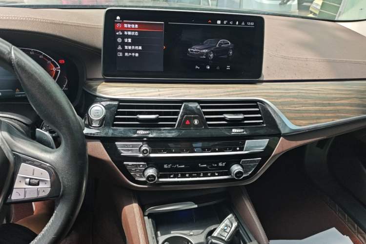 Used BMW 5 Series 2023 530Li Leading Edition Luxury Package Audio And AC Panel
