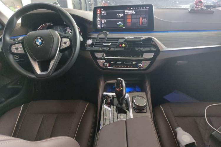 Used BMW 5 Series 2023 530Li Leading Edition Luxury Package Audio And AC Panel