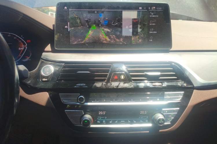 Used BMW 5 Series 2023 530Li Luxury Edition M Sport Package Audio And AC Panel
