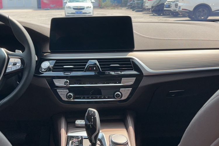 Used BMW 5 Series 2023 530Li Leading Edition Luxury Package Audio And AC Panel