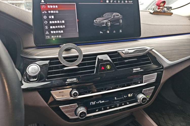 Used BMW 5 Series 2023 530Li Leading Edition Luxury Package Audio And AC Panel