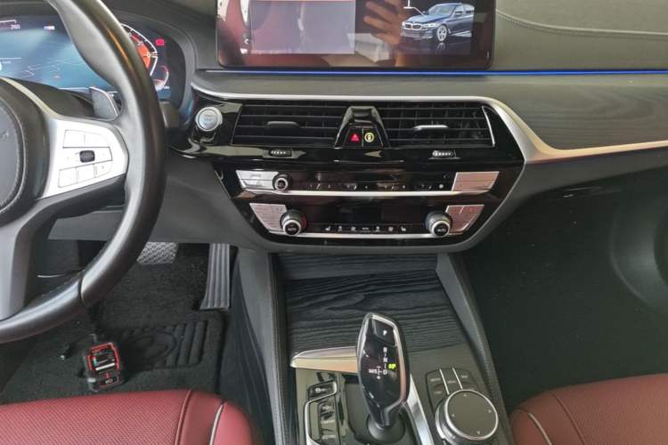 Used BMW 5 Series 2023 Restyled 530Li Leading Edition M Sport Package Audio And AC Panel
