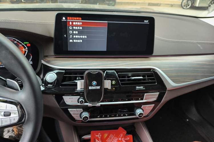 Used BMW 5 Series 2023 530Li Leading Edition Luxury Package Audio And AC Panel