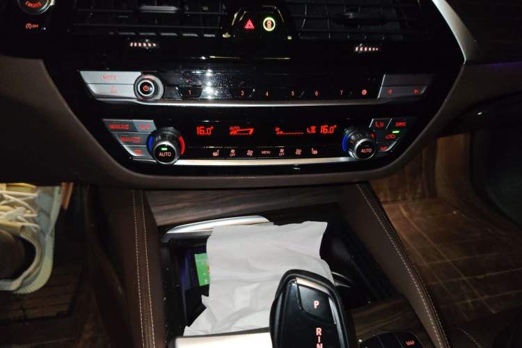Used BMW 5 Series 2023 530Li Leading Edition Luxury Package Audio And AC Panel