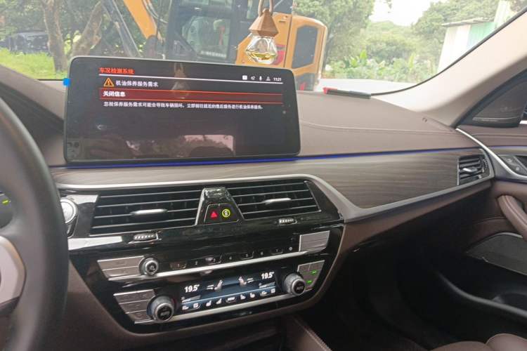 Used BMW 5 Series 2023 530Li Luxury Edition Premium Package Audio And AC Panel